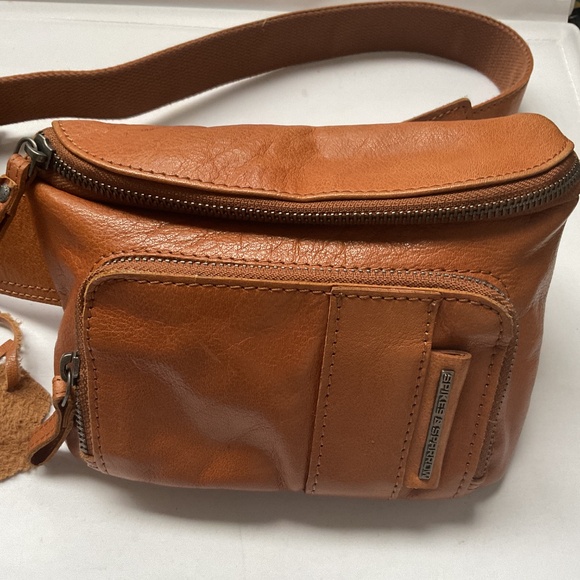 Spikes & Sparrows  Waist Bag Crossbody Leather Cognac Front Back Zip Pockets - Picture 3 of 9